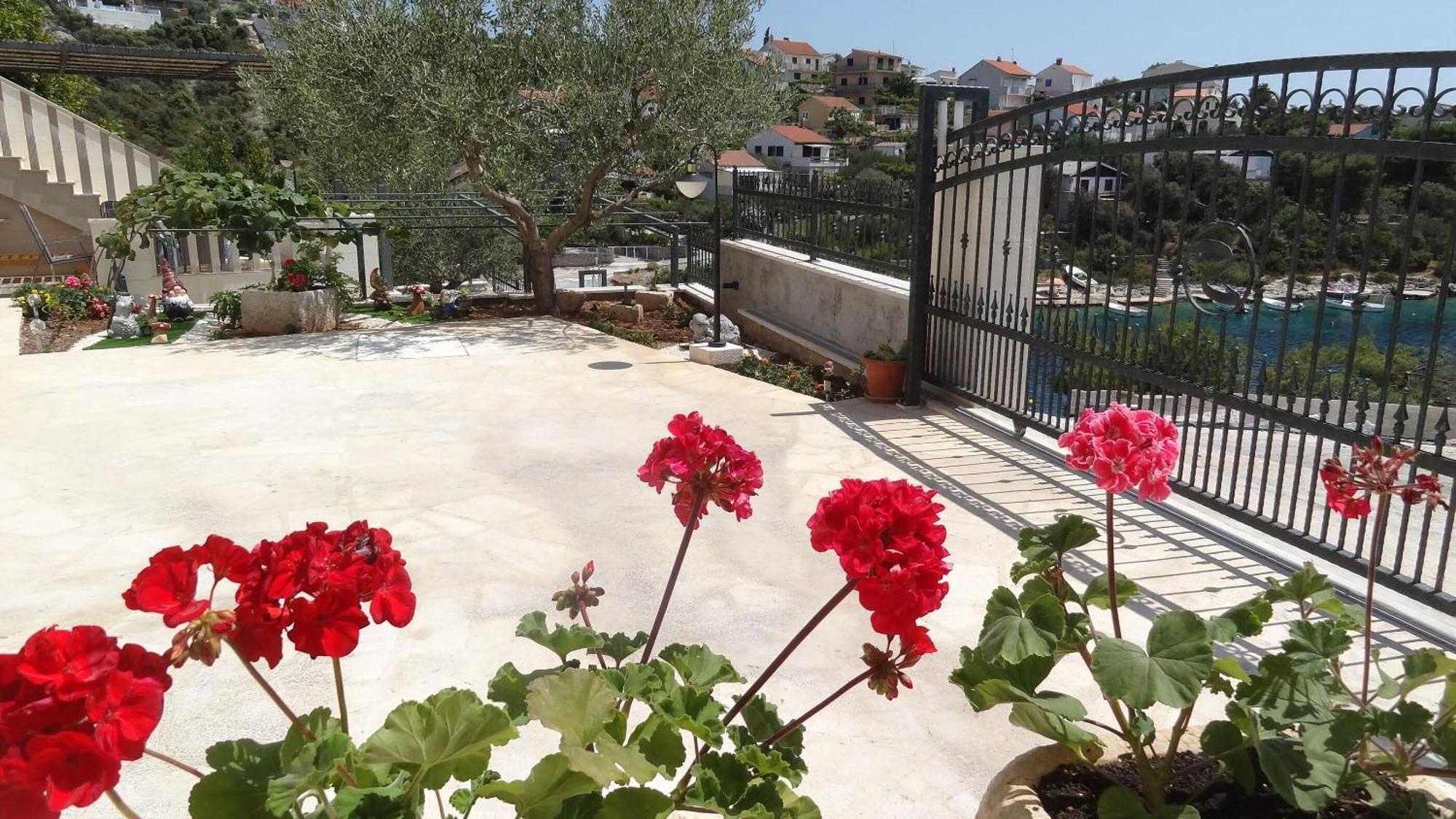 Apartment Branka - 30 M From